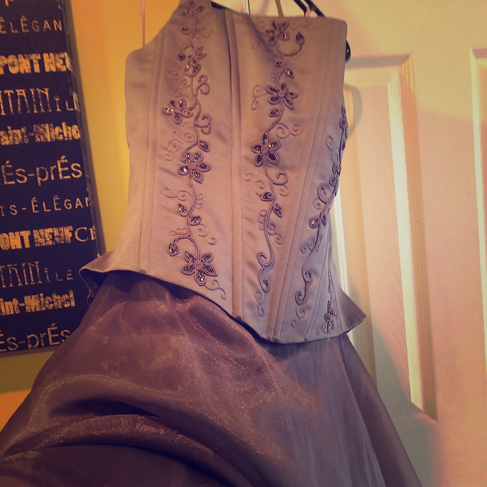 Formal prom or gala dress. Light purple. Sz 12-14